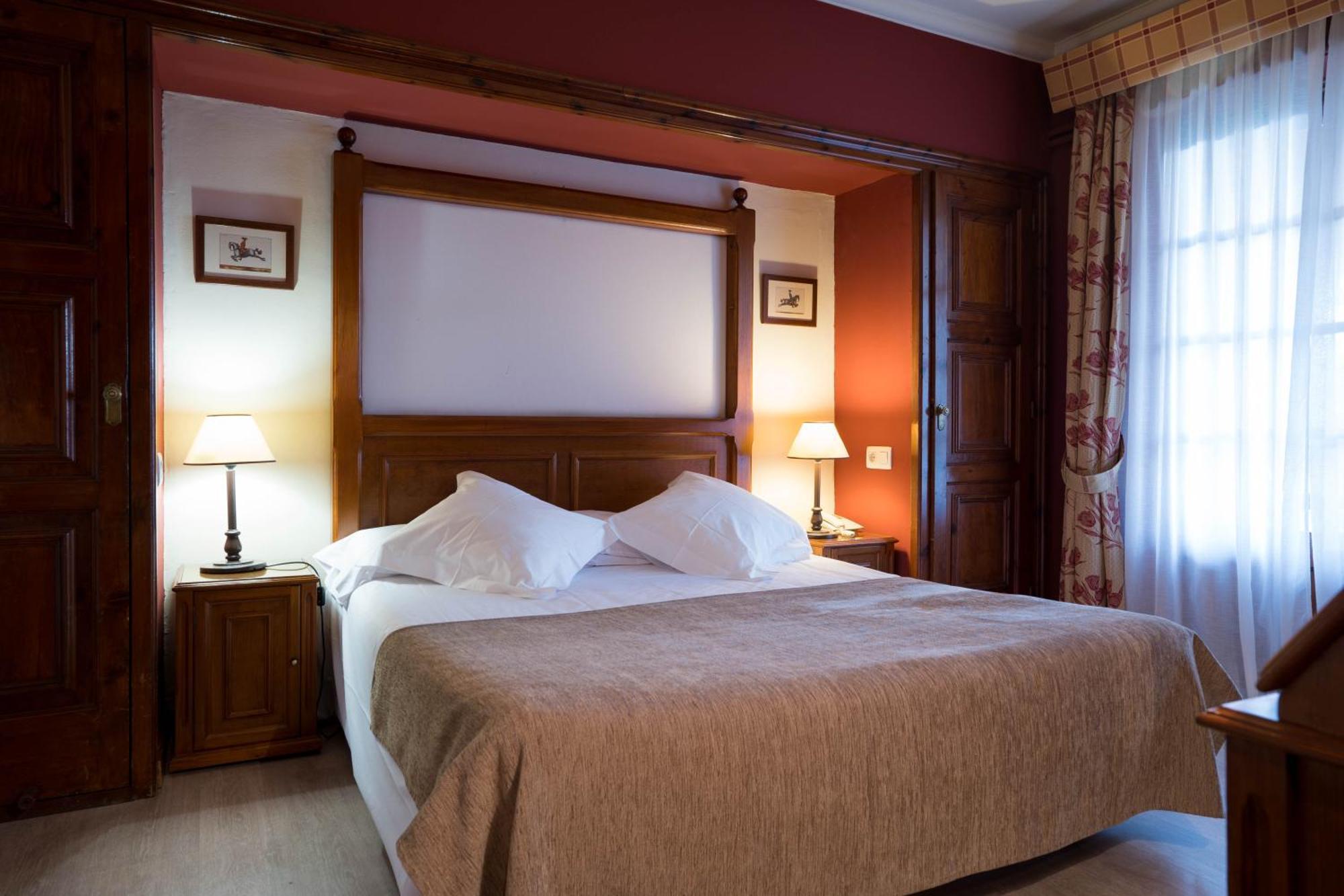 Hotel Sant Bernat Montseny Exterior foto